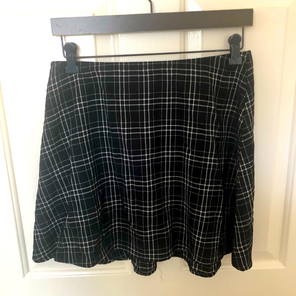 PAC Sun, black plaid skirt